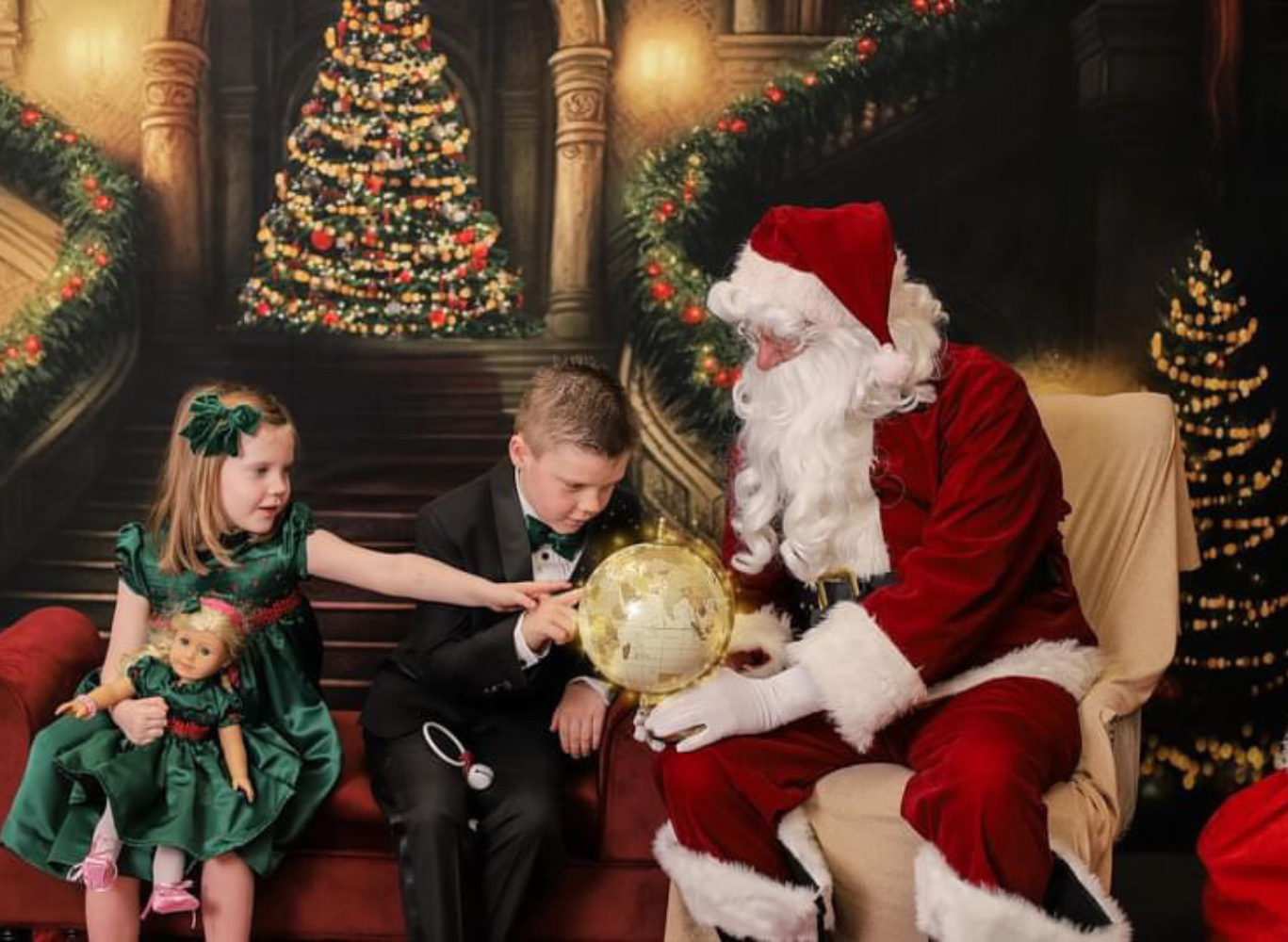 Charlotte sy Dimby classic timeless traditional smocked dresses for babies and girls handmade French style children clothing paris boutique twirling princess dress elegant portrait dress dolly matching dress christmas photoshoot photography outfit